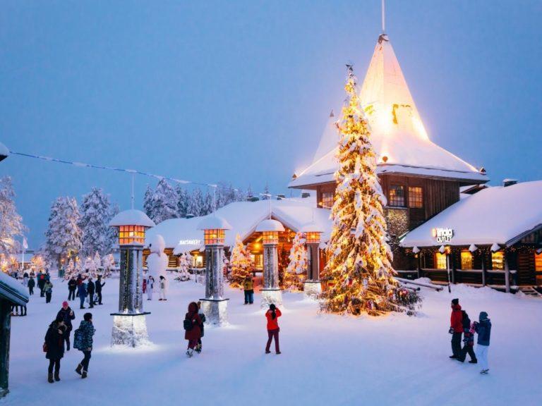 Joulunavaustapahtuma Rovaniemen napapiirillä